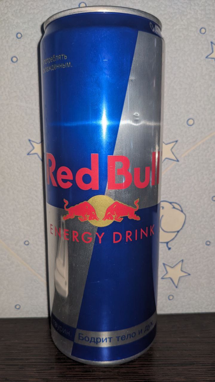 Red bull — вид спереди