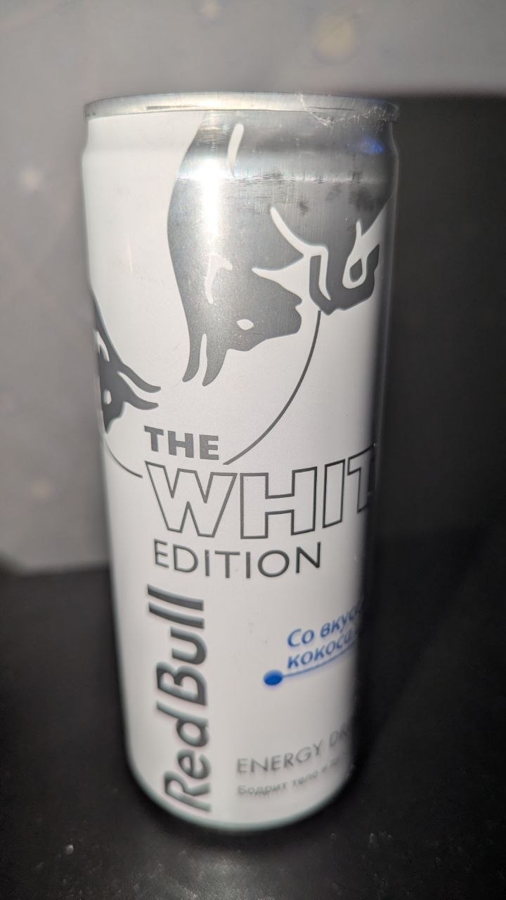 Red bull — вид спереди