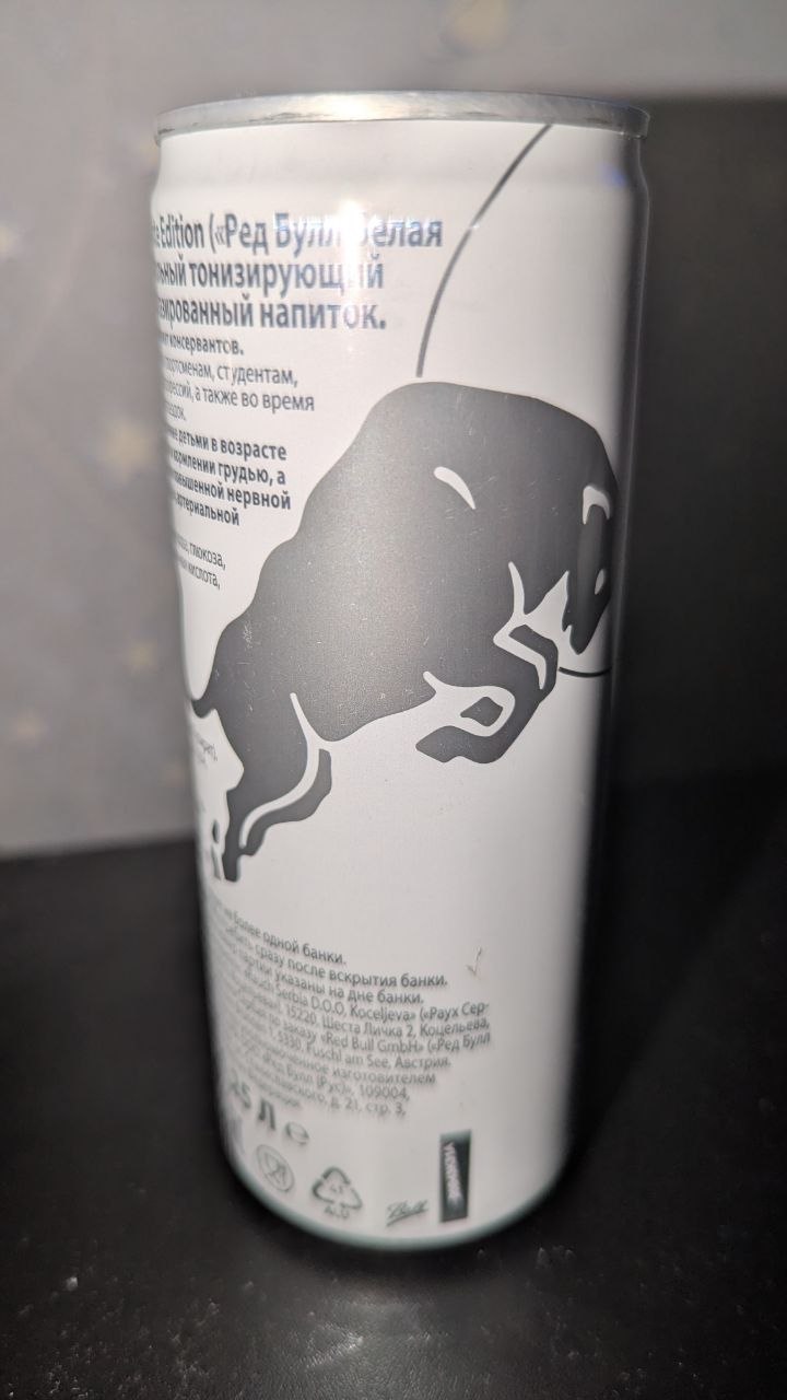 Red bull — Слева